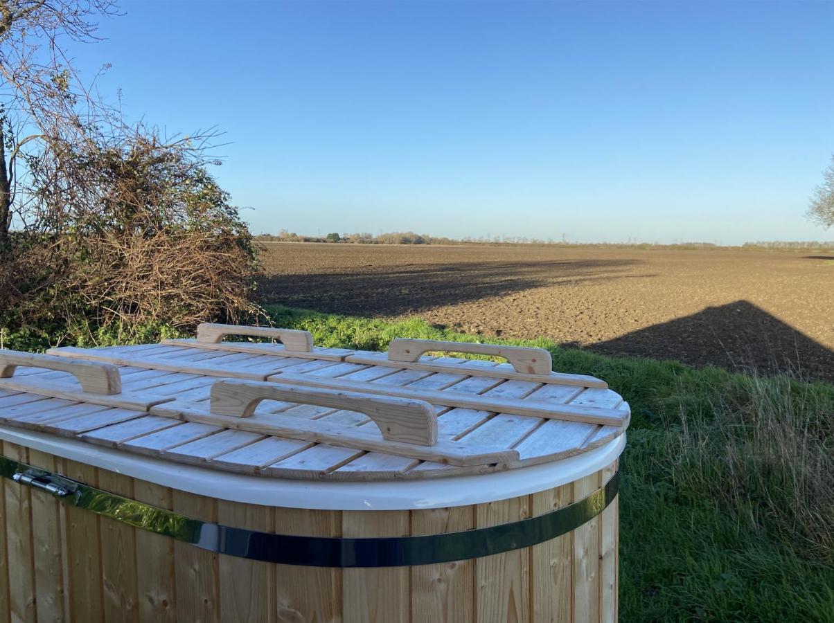 Fen Meadows Glamping - Luxury Cabins And Bell Tents Cambridge  Exterior foto