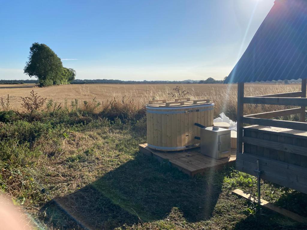 Fen Meadows Glamping - Luxury Cabins And Bell Tents Cambridge  Exterior foto