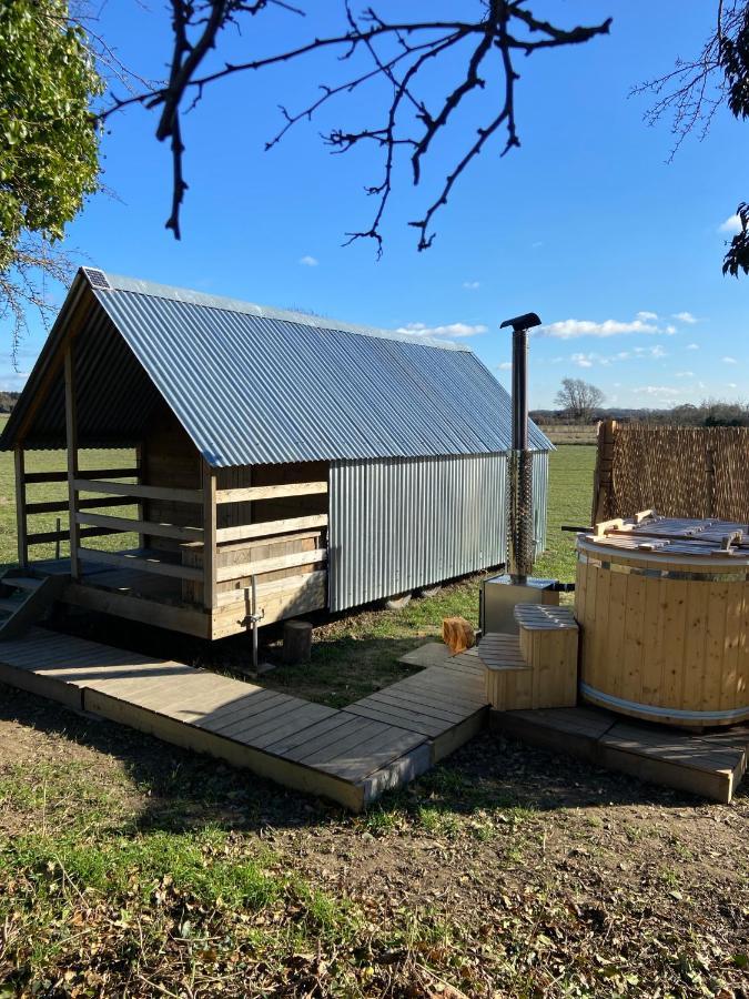 Fen Meadows Glamping - Luxury Cabins And Bell Tents Cambridge  Exterior foto